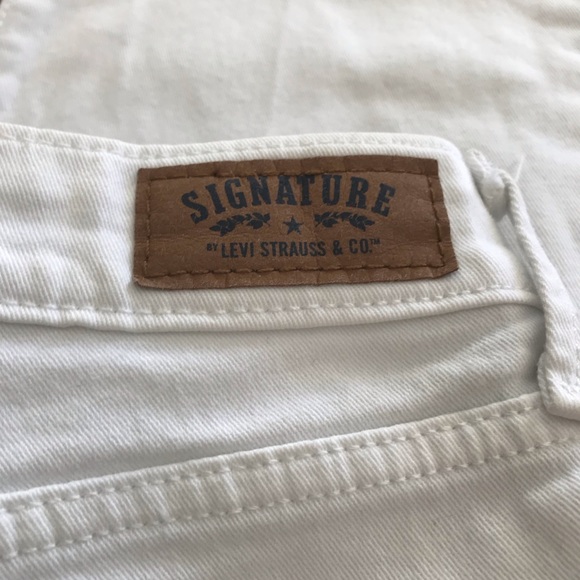 🆕- NWOT - Signature Levi Capris - Picture 3 of 6